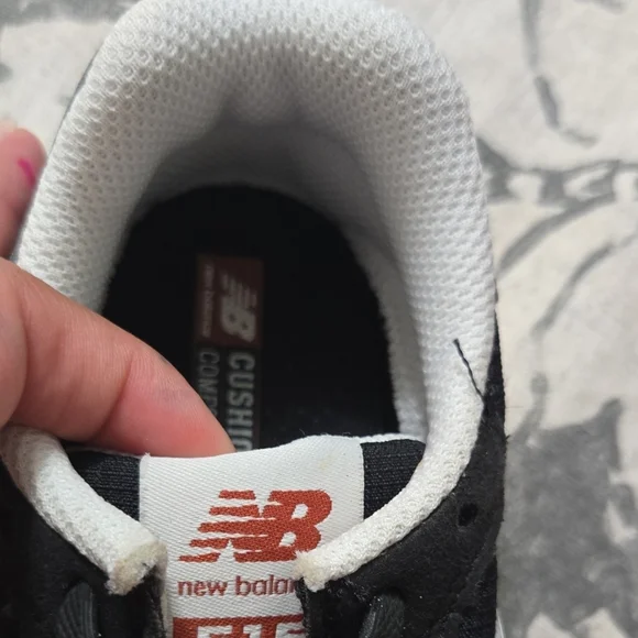 New Balance Black and White Sneakers Classic Design - Picture 2 of 7